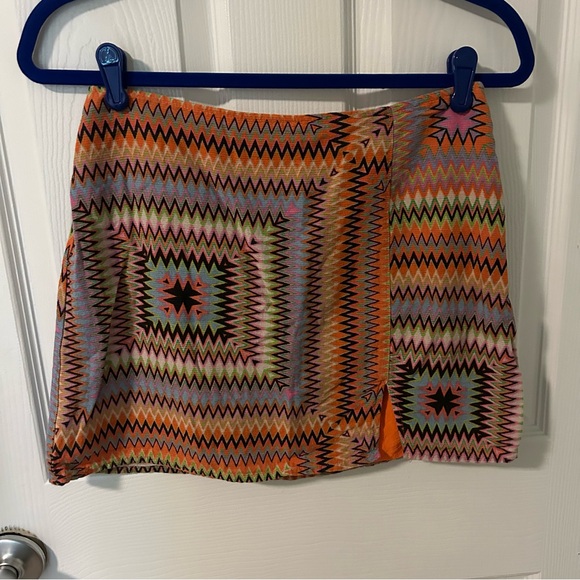 Urban Outfitters paradise printed notched mini skirt. Size small - Picture 2 of 6